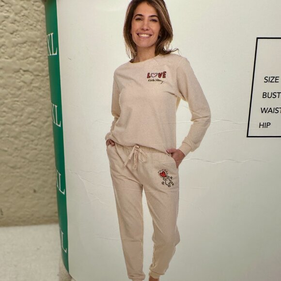 New Keith Haring Women's 2 Piece Soft Fleece Lounge Jogger Set Size XL Tan Cozy - Picture 3 of 14